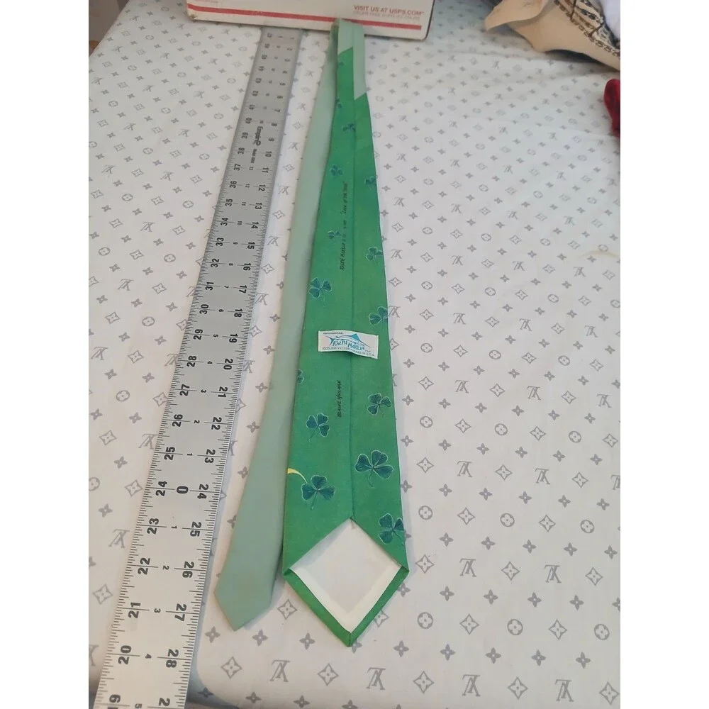 Ralph Marlin Made In USA Four Leaf clover Mens Green Neck Tie